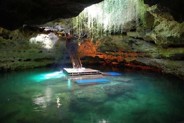 Devil's Den Spring